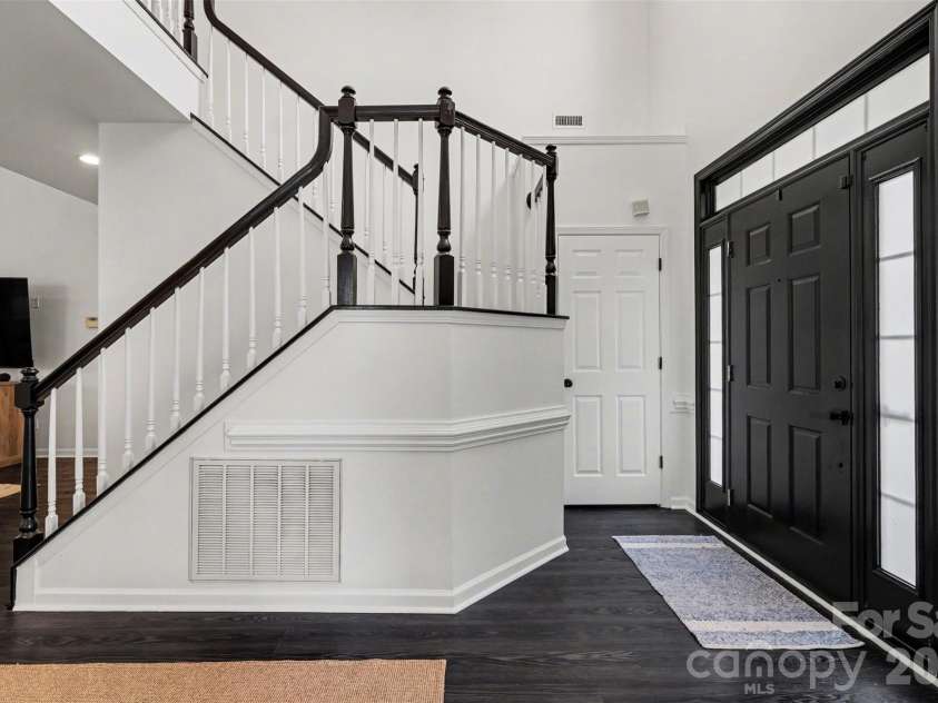 9152 Snow Hill Court, Charlotte, NC 28269.  MLS# CAR4355779, YatesRealty ID 18309. 
