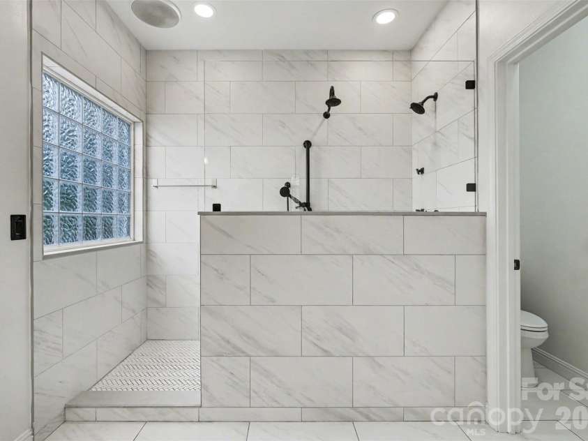 9152 Snow Hill Court, Charlotte, NC 28269.  MLS# CAR4355779, YatesRealty ID 18309. 