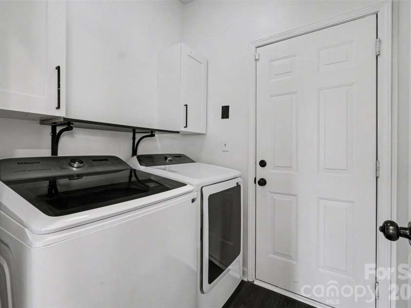 9152 Snow Hill Court, Charlotte, NC 28269.  MLS# CAR4355779, YatesRealty ID 18309. 