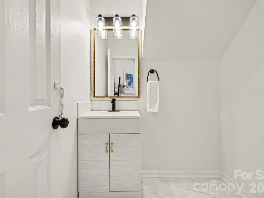 9152 Snow Hill Court, Charlotte, NC 28269.  MLS# CAR4355779, YatesRealty ID 18309. 