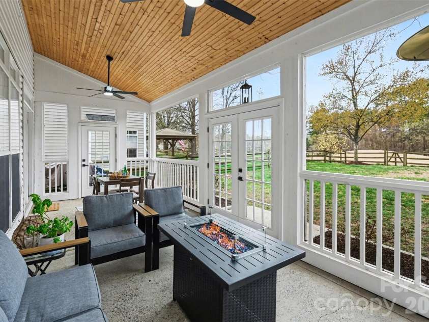 9152 Snow Hill Court, Charlotte, NC 28269.  MLS# CAR4355779, YatesRealty ID 18309. 