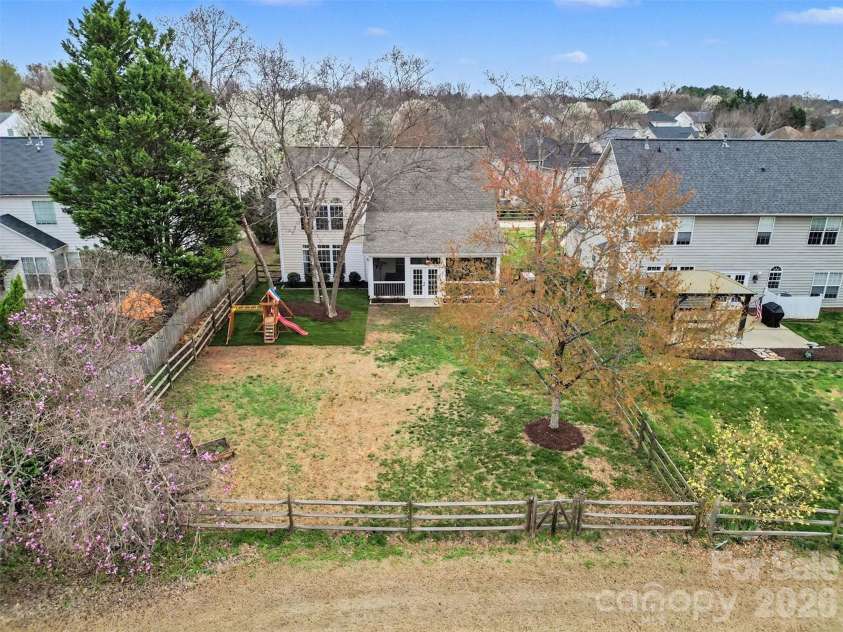 9152 Snow Hill Court, Charlotte, NC 28269.  MLS# CAR4355779, YatesRealty ID 18309. 
