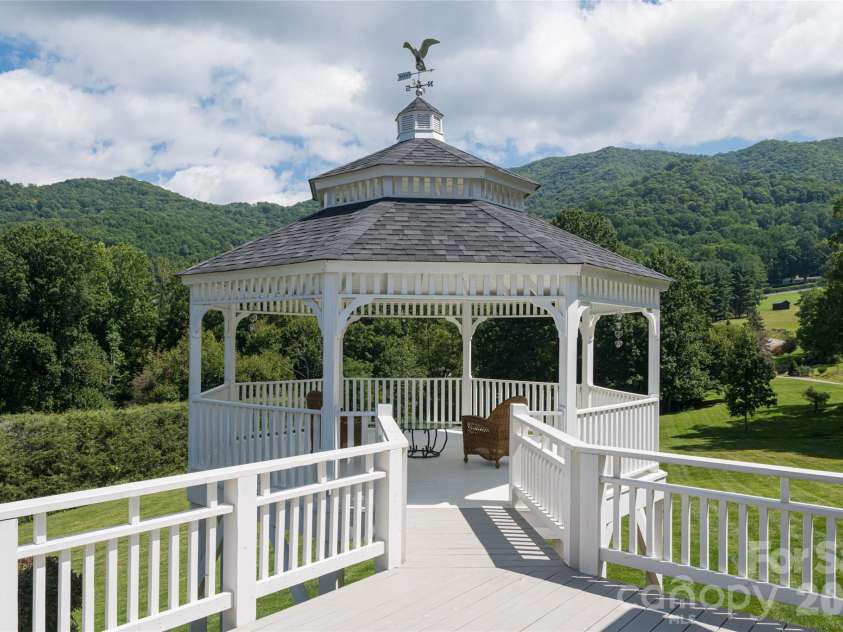 208 Parrish Farm Road, Waynesville, NC 28786.  MLS# CAR4301436, YatesRealty ID 1831. 