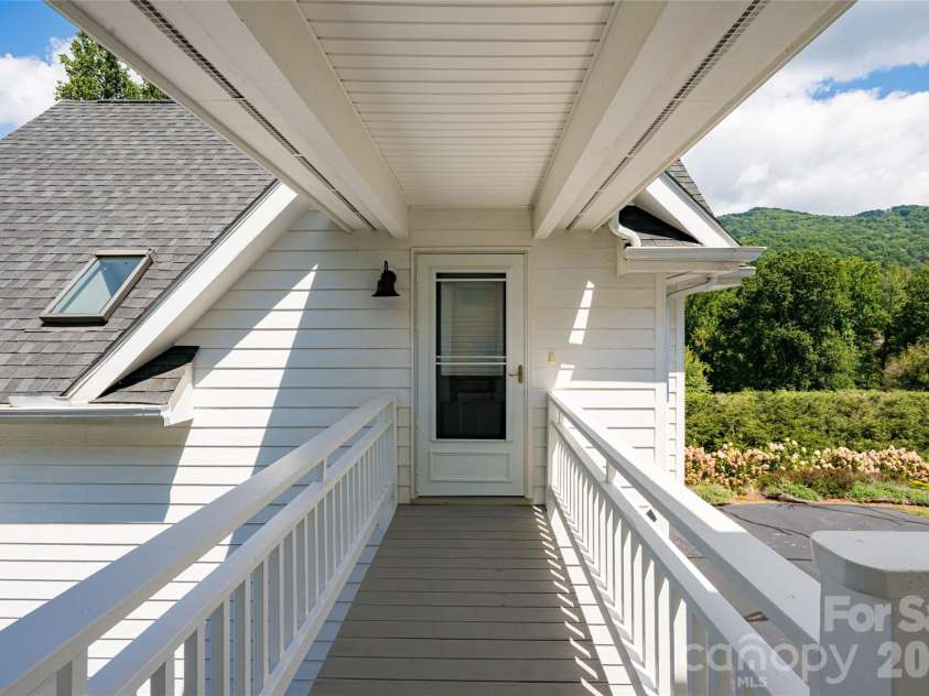 208 Parrish Farm Road, Waynesville, NC 28786.  MLS# CAR4301436, YatesRealty ID 1831. 