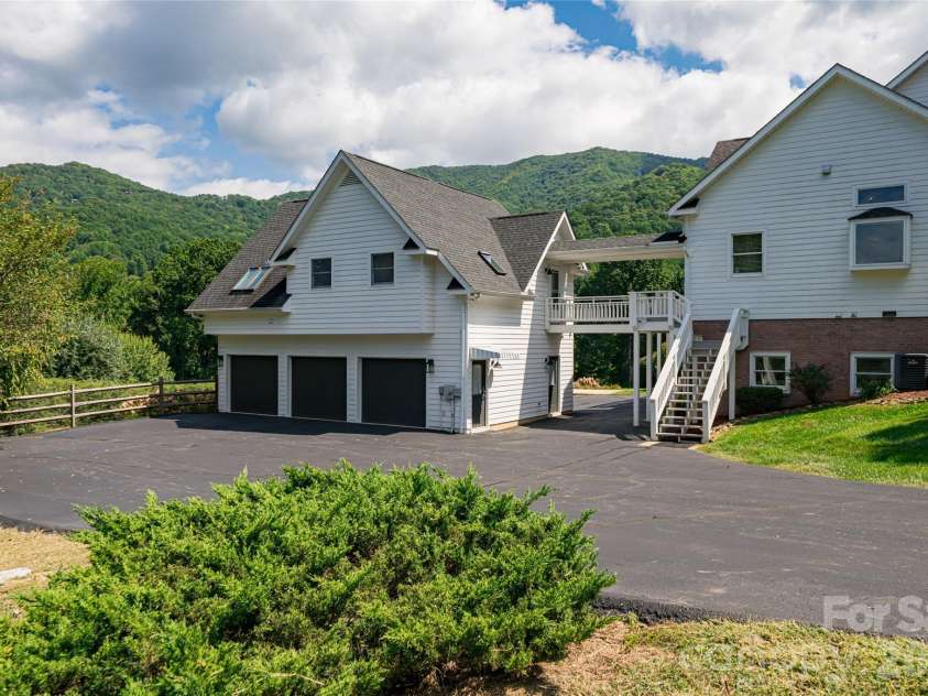 208 Parrish Farm Road, Waynesville, NC 28786.  MLS# CAR4301436, YatesRealty ID 1831. 