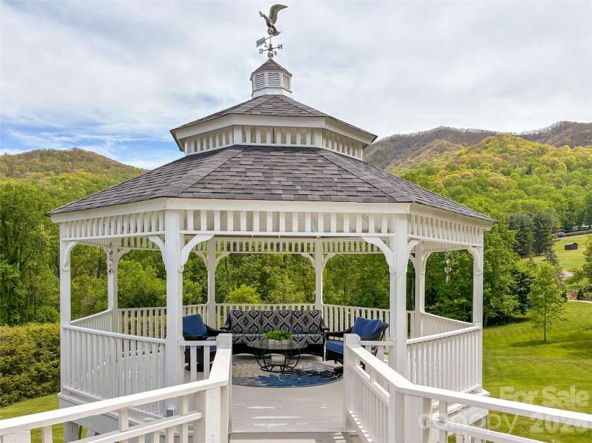 208 Parrish Farm Road, Waynesville, NC 28786.  MLS# CAR4301436, YatesRealty ID 1831. 