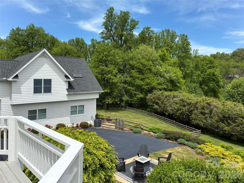 208 Parrish Farm Road, Waynesville, NC 28786.  MLS# CAR4301436, YatesRealty ID 1831. 