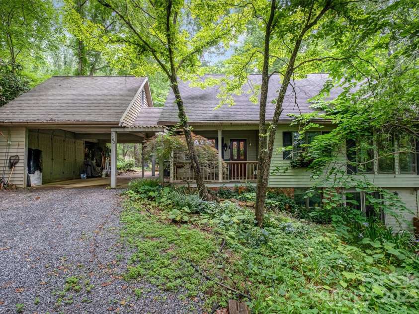 1102 Lake Montonia Road, Kings Mountain, NC 28086.  MLS# CAR4263935, YatesRealty ID 18310. 