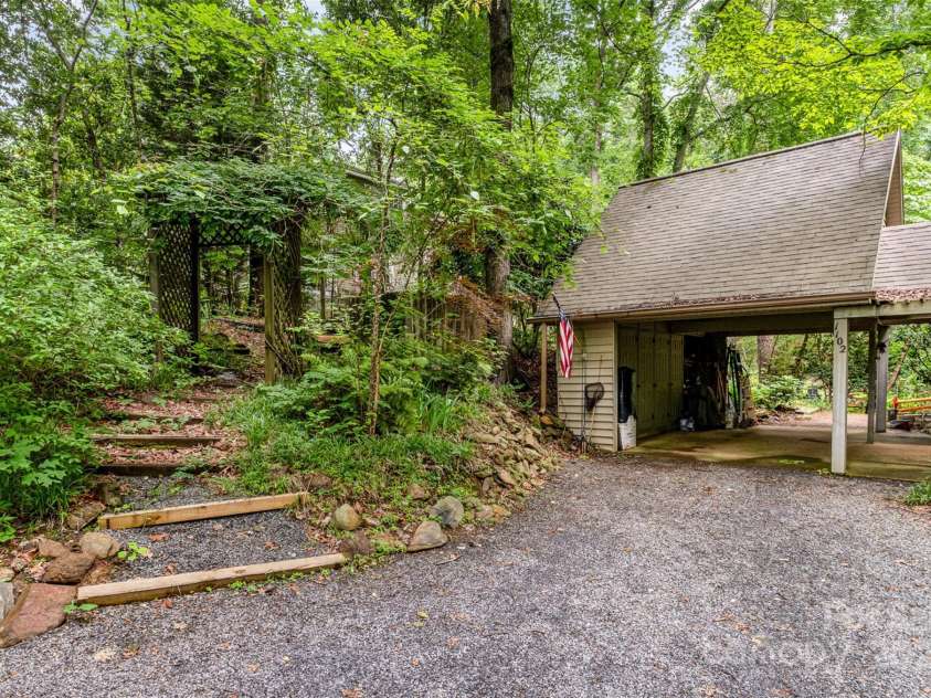 1102 Lake Montonia Road, Kings Mountain, NC 28086.  MLS# CAR4263935, YatesRealty ID 18310. 