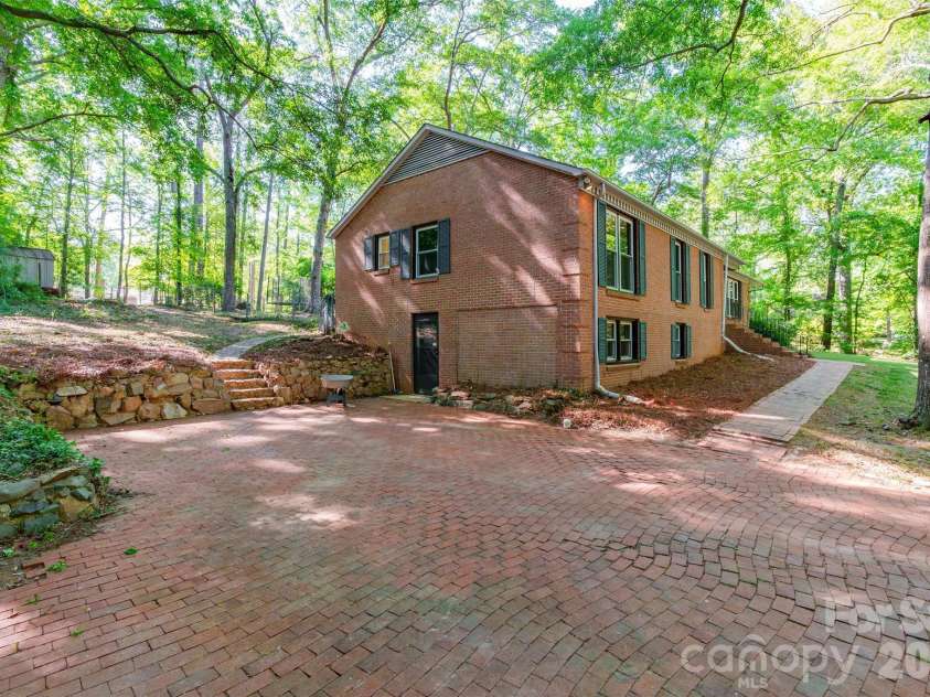 513 Mountainbrook Road, Lancaster, SC 29720.  MLS# CAR4374227, YatesRealty ID 18310. 