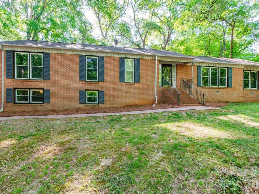 513 Mountainbrook Road, Lancaster, SC 29720.  MLS# CAR4374227, YatesRealty ID 18310. 