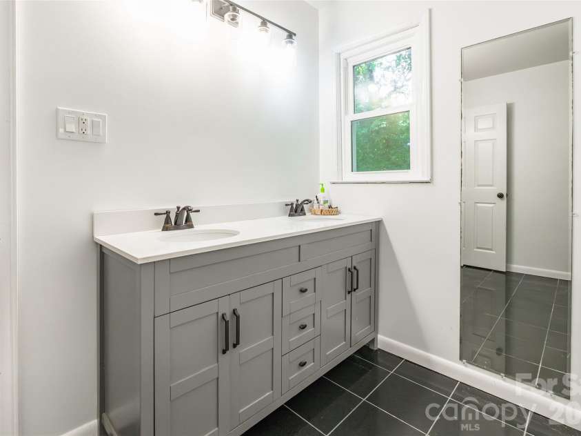 513 Mountainbrook Road, Lancaster, SC 29720.  MLS# CAR4374227, YatesRealty ID 18310. 
