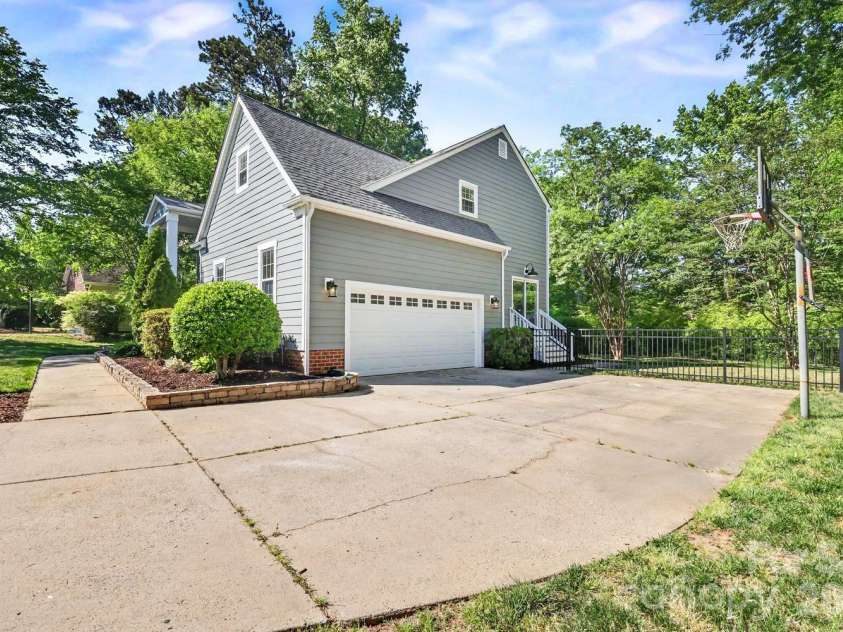 12227 Provincetowne Drive, Charlotte, NC 28277.  MLS# CAR4373650, YatesRealty ID 18312. 