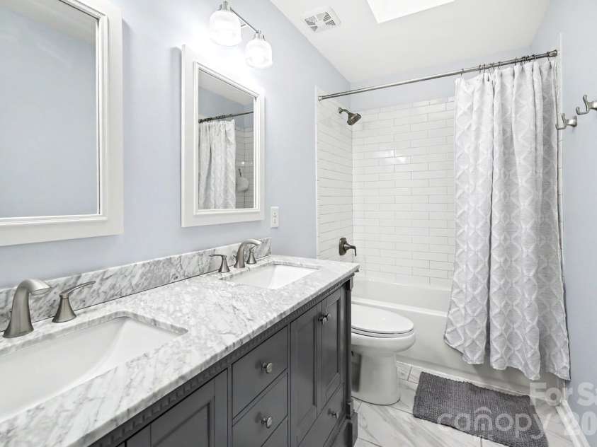 12227 Provincetowne Drive, Charlotte, NC 28277.  MLS# CAR4373650, YatesRealty ID 18312. Hall Bathroom
