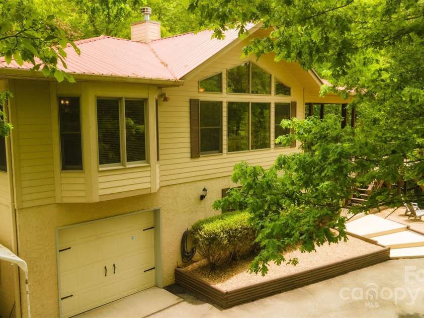 571 Ivy Ridge Circle, Sylva, NC 28779.  MLS# CAR4259625, YatesRealty ID 18312. 