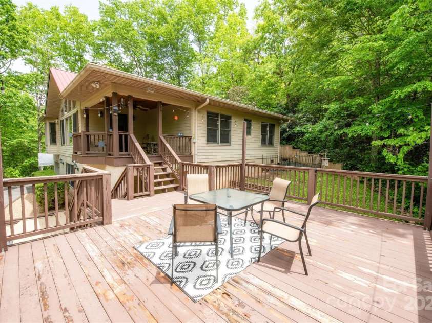 571 Ivy Ridge Circle, Sylva, NC 28779.  MLS# CAR4259625, YatesRealty ID 18312. 