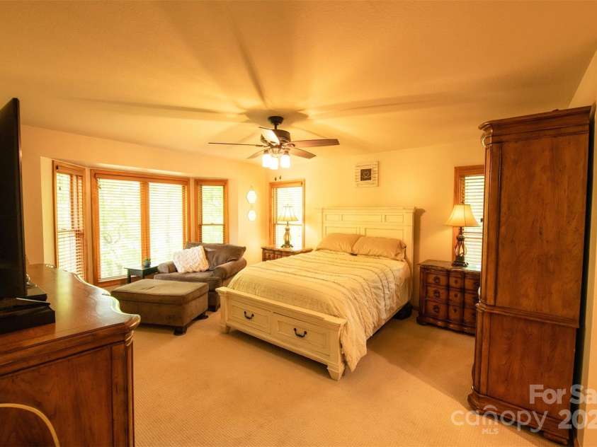571 Ivy Ridge Circle, Sylva, NC 28779.  MLS# CAR4259625, YatesRealty ID 18312. 