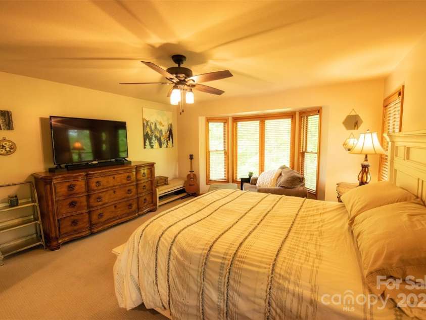 571 Ivy Ridge Circle, Sylva, NC 28779.  MLS# CAR4259625, YatesRealty ID 18312. 