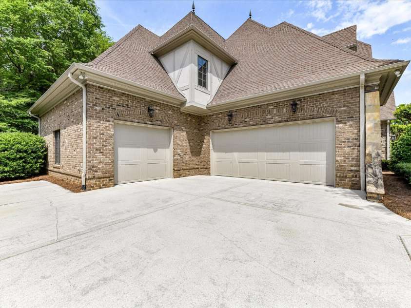 825 Hudson Place, Davidson, NC 28036.  MLS# CAR4248098, YatesRealty ID 18313. 