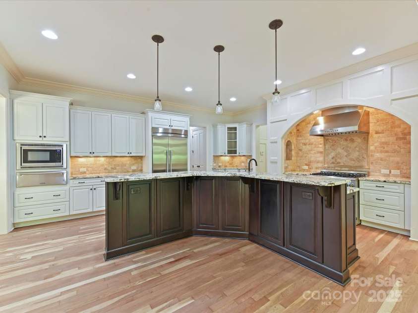 825 Hudson Place, Davidson, NC 28036.  MLS# CAR4248098, YatesRealty ID 18313. 