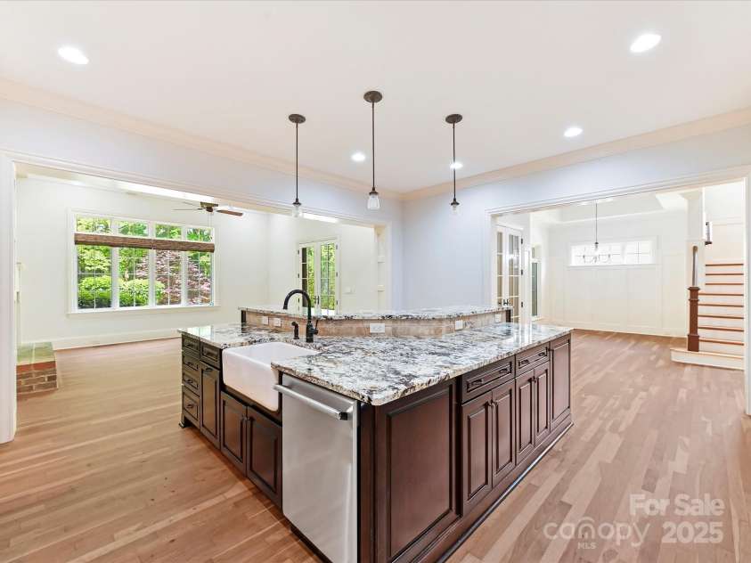 825 Hudson Place, Davidson, NC 28036.  MLS# CAR4248098, YatesRealty ID 18313. 