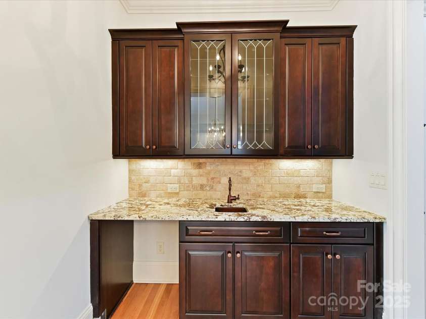 825 Hudson Place, Davidson, NC 28036.  MLS# CAR4248098, YatesRealty ID 18313. 