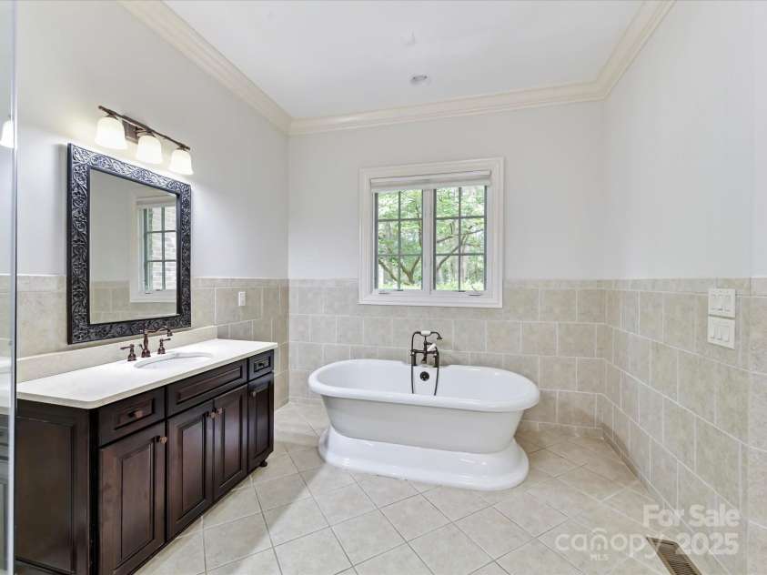 825 Hudson Place, Davidson, NC 28036.  MLS# CAR4248098, YatesRealty ID 18313. 