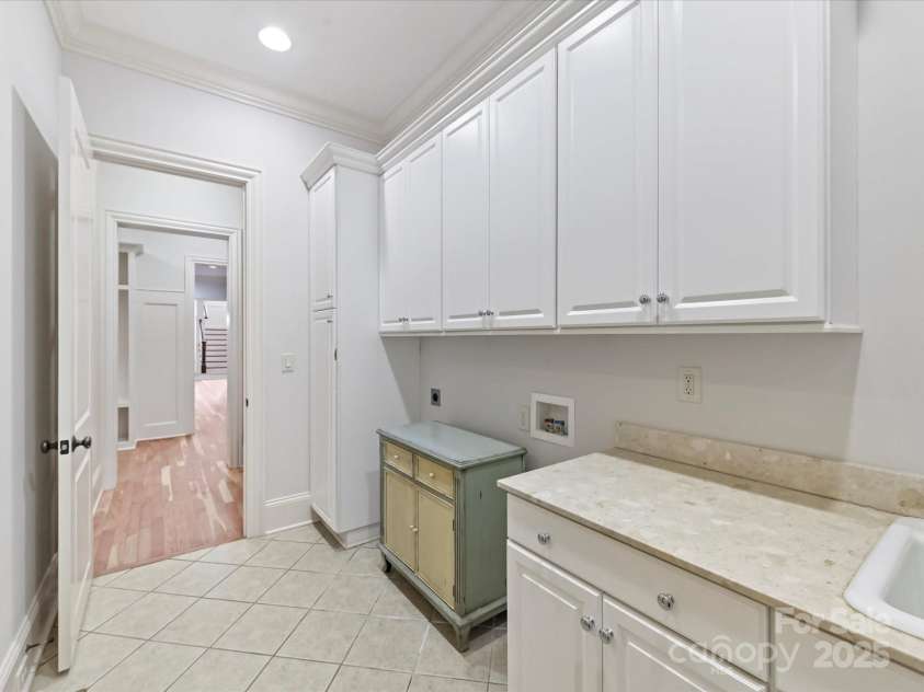 825 Hudson Place, Davidson, NC 28036.  MLS# CAR4248098, YatesRealty ID 18313. 