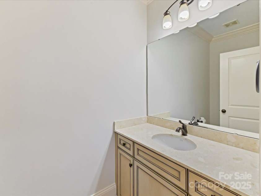 825 Hudson Place, Davidson, NC 28036.  MLS# CAR4248098, YatesRealty ID 18313. 