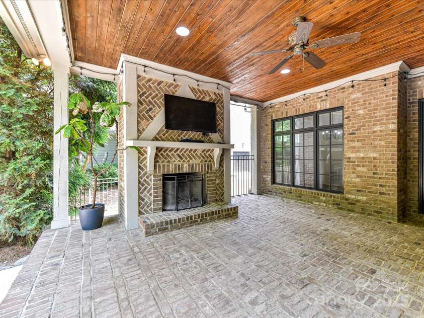 825 Hudson Place, Davidson, NC 28036.  MLS# CAR4248098, YatesRealty ID 18313. 