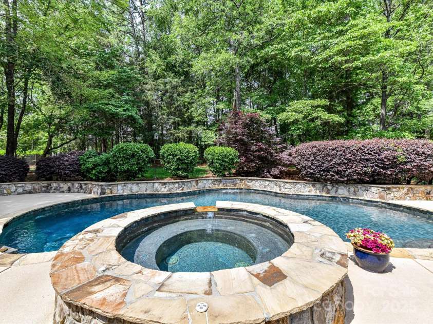 825 Hudson Place, Davidson, NC 28036.  MLS# CAR4248098, YatesRealty ID 18313. 