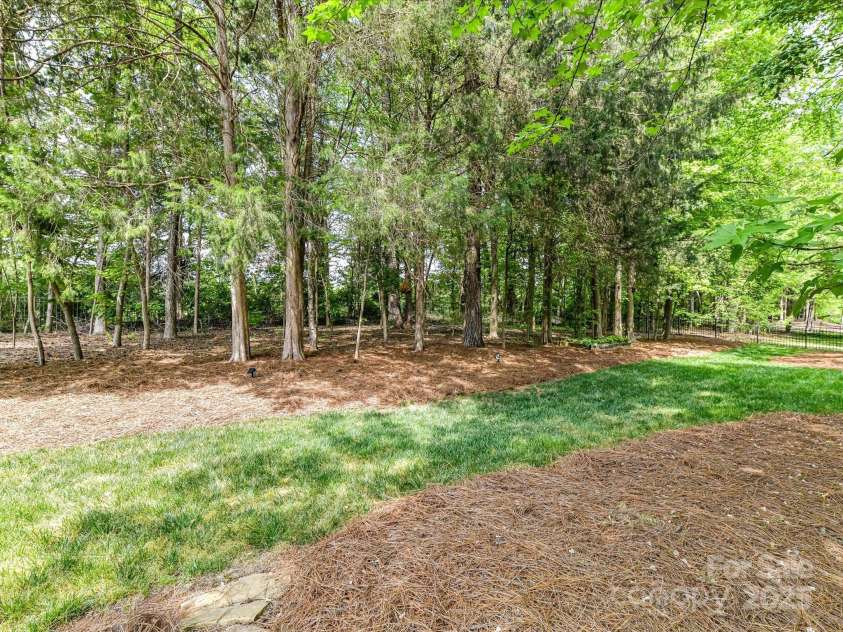825 Hudson Place, Davidson, NC 28036.  MLS# CAR4248098, YatesRealty ID 18313. 