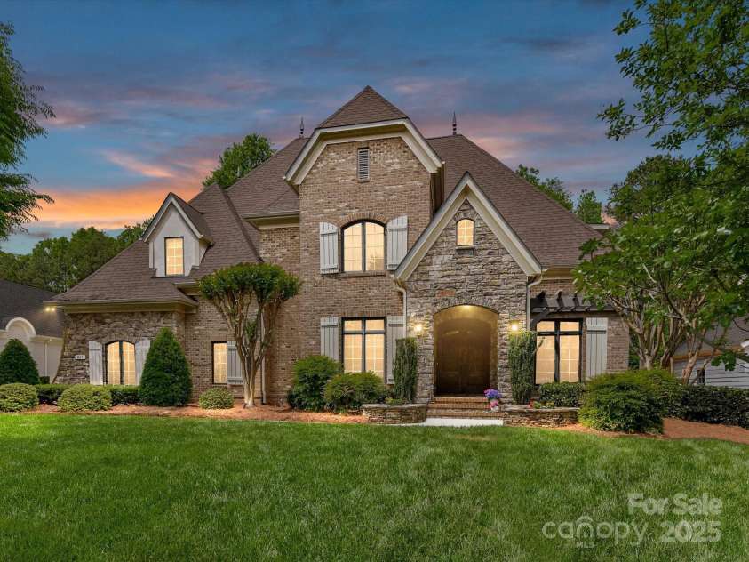 825 Hudson Place, Davidson, NC 28036.  MLS# CAR4248098, YatesRealty ID 18313. 