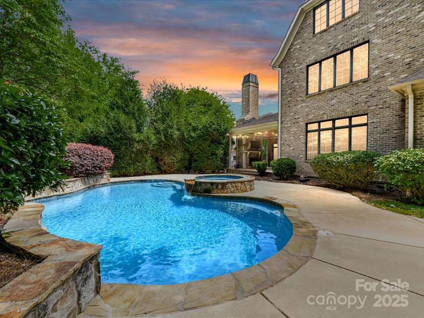 825 Hudson Place, Davidson, NC 28036.  MLS# CAR4248098, YatesRealty ID 18313. 