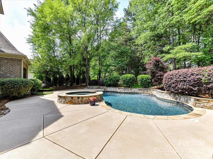 825 Hudson Place, Davidson, NC 28036.  MLS# CAR4248098, YatesRealty ID 18313. 