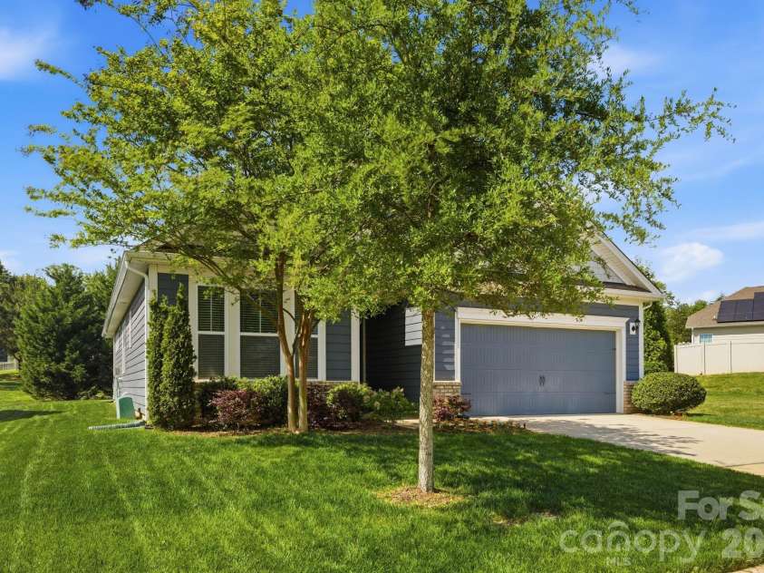 4269 Legacy Drive, Denver, NC 28037.  MLS# CAR4375205, YatesRealty ID 18314. 