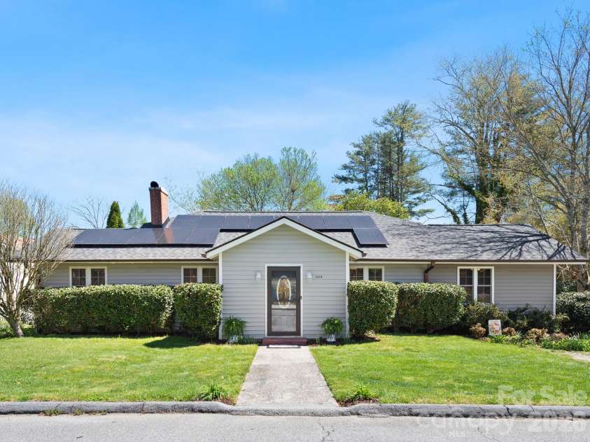 1614 Ridgewood Boulevard, Hendersonville, NC 28791.  MLS# CAR4368545, YatesRealty ID 18317. 
