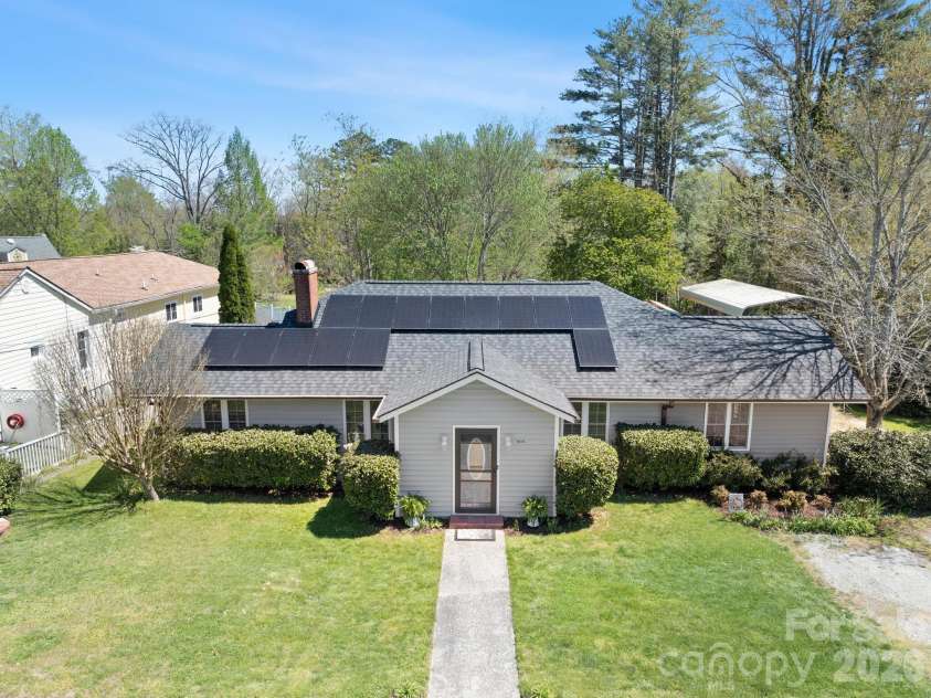 1614 Ridgewood Boulevard, Hendersonville, NC 28791.  MLS# CAR4368545, YatesRealty ID 18317. 
