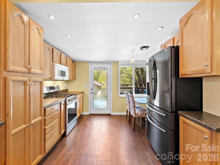 1614 Ridgewood Boulevard, Hendersonville, NC 28791.  MLS# CAR4368545, YatesRealty ID 18317. 
