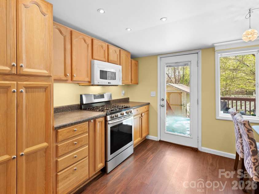 1614 Ridgewood Boulevard, Hendersonville, NC 28791.  MLS# CAR4368545, YatesRealty ID 18317. 