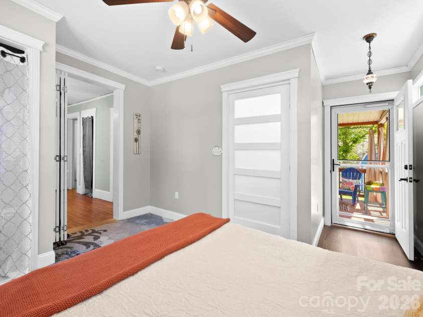 1614 Ridgewood Boulevard, Hendersonville, NC 28791.  MLS# CAR4368545, YatesRealty ID 18317. 