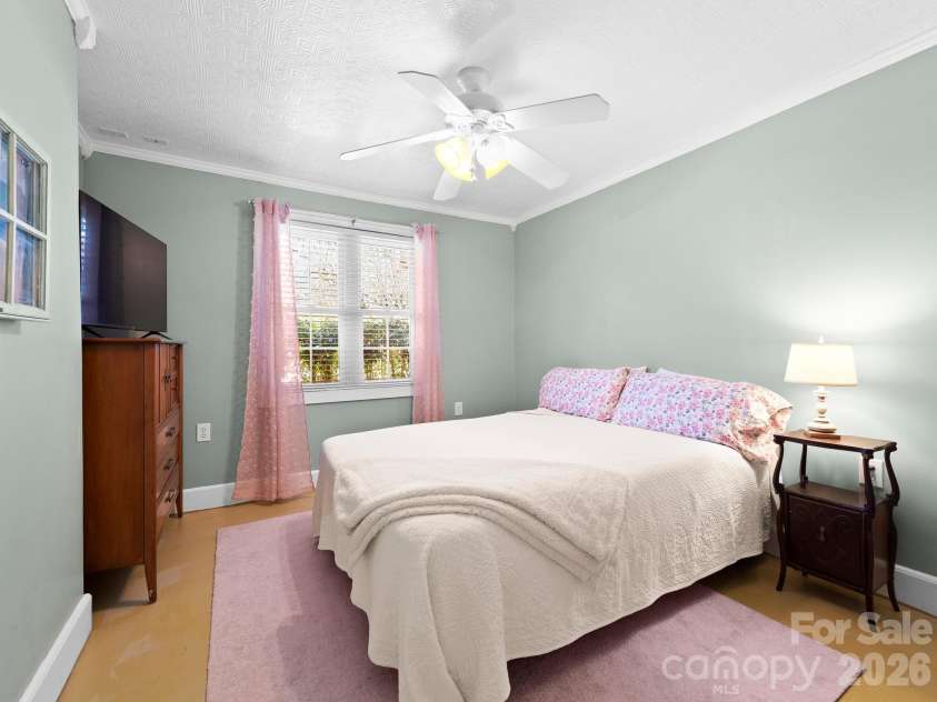 1614 Ridgewood Boulevard, Hendersonville, NC 28791.  MLS# CAR4368545, YatesRealty ID 18317. 