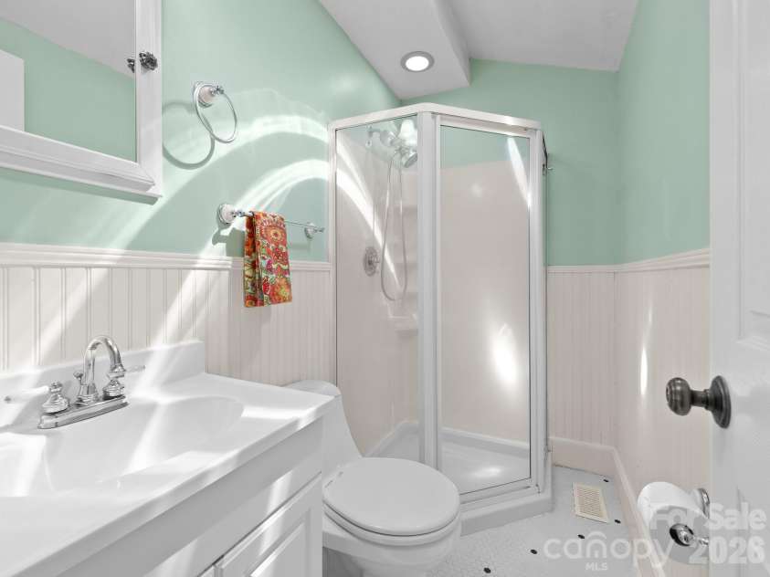 1614 Ridgewood Boulevard, Hendersonville, NC 28791.  MLS# CAR4368545, YatesRealty ID 18317. 