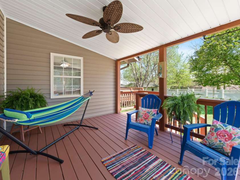 1614 Ridgewood Boulevard, Hendersonville, NC 28791.  MLS# CAR4368545, YatesRealty ID 18317. 