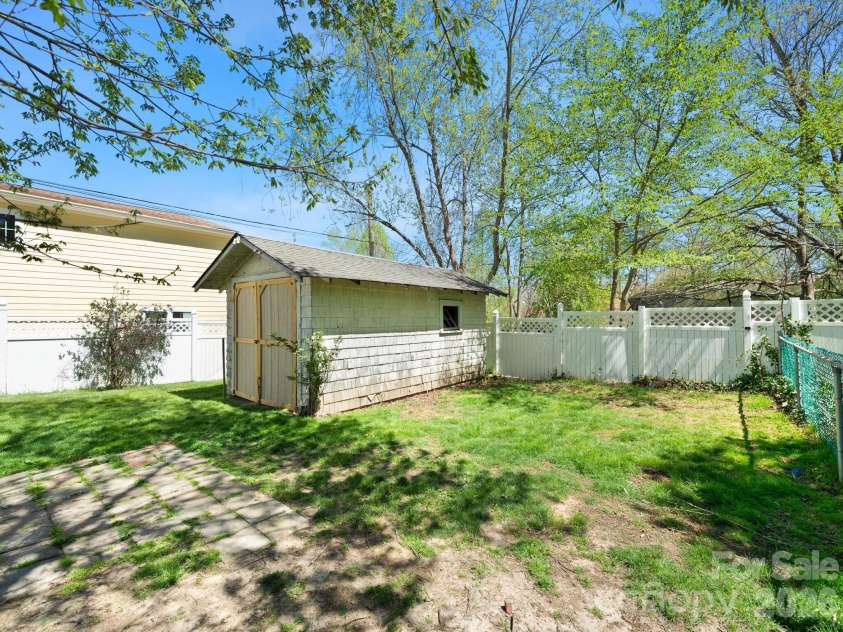 1614 Ridgewood Boulevard, Hendersonville, NC 28791.  MLS# CAR4368545, YatesRealty ID 18317. 