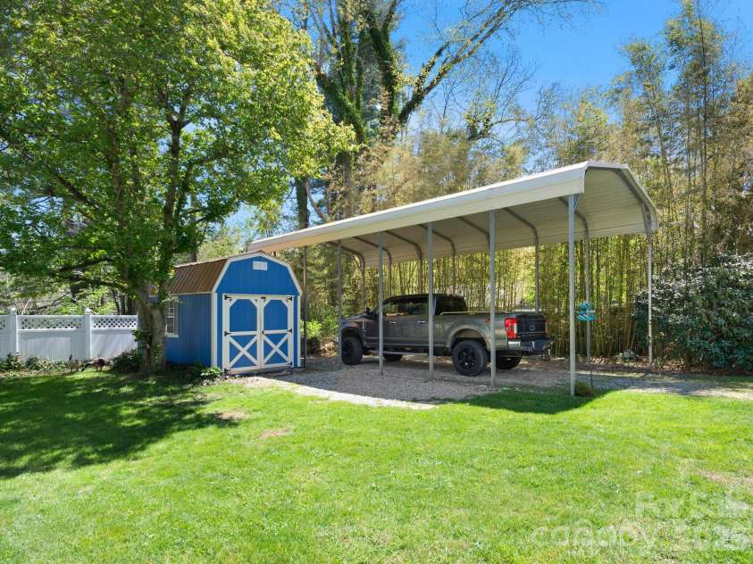1614 Ridgewood Boulevard, Hendersonville, NC 28791.  MLS# CAR4368545, YatesRealty ID 18317. 