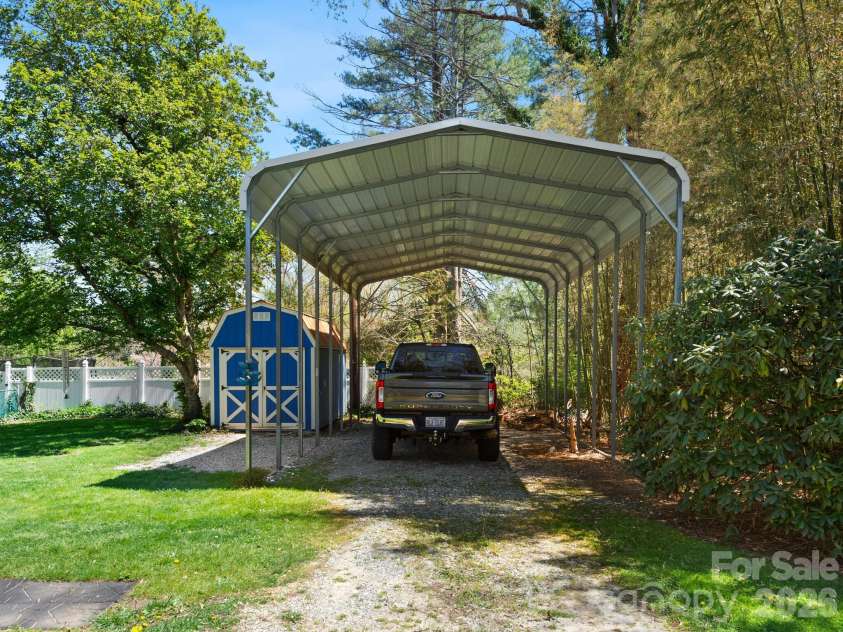 1614 Ridgewood Boulevard, Hendersonville, NC 28791.  MLS# CAR4368545, YatesRealty ID 18317. 