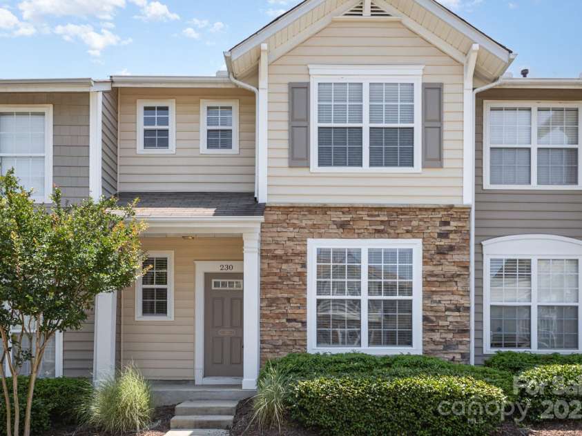 230 Dawn Mist Lane, Fort Mill, SC 29708.  MLS# CAR4264170, YatesRealty ID 18317. 