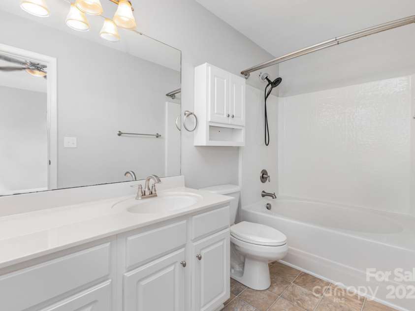 230 Dawn Mist Lane, Fort Mill, SC 29708.  MLS# CAR4264170, YatesRealty ID 18317. Primary ensuite bath has large garden tub, and plenty of counter space!