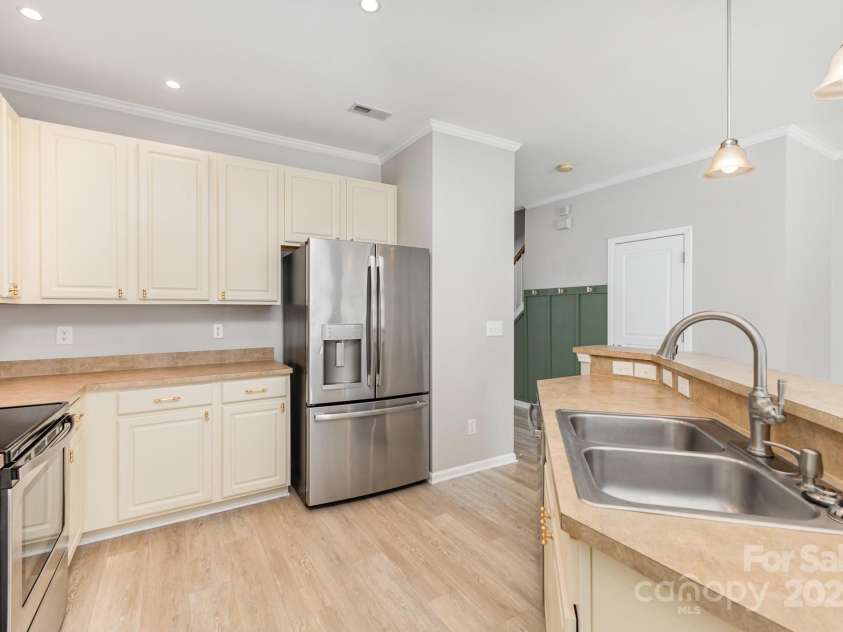 230 Dawn Mist Lane, Fort Mill, SC 29708.  MLS# CAR4264170, YatesRealty ID 18317. Stainless Steel refrigerator conveys with property!